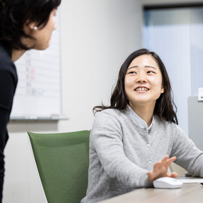 総務部の仕事中の様子