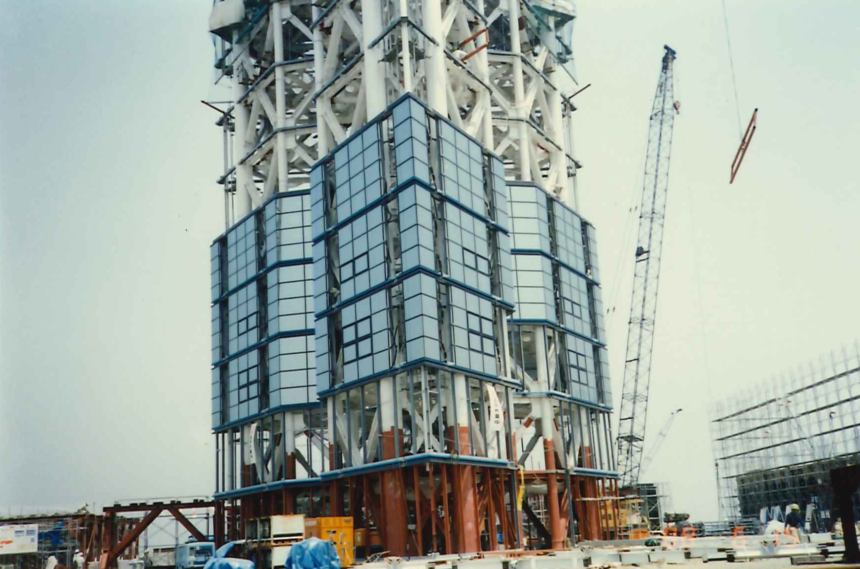 建設中の福岡タワーの写真